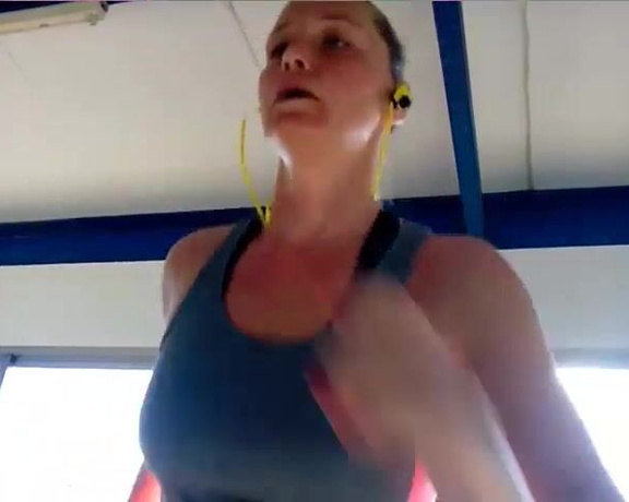 Kathia Nobili aka kathianobilixx Findom - 01-17-2017 OnlyFans Video - After yesterday lunch, I had to make longer Cardio in the gym