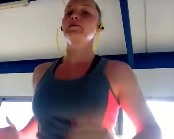 Kathia Nobili aka kathianobilixx Findom - 01-17-2017 OnlyFans Video - After yesterday lunch, I had to make longer Cardio in the gym