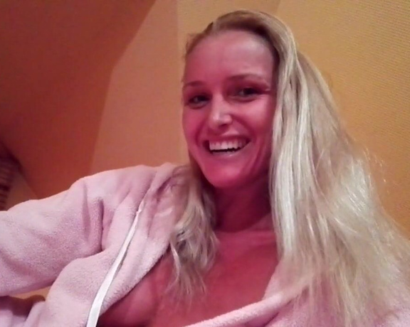 Kathia Nobili aka kathianobilixx Findom - 09-11-2017 OnlyFans Video - Busy Monday for me But I always find time to wish good night to my darlings