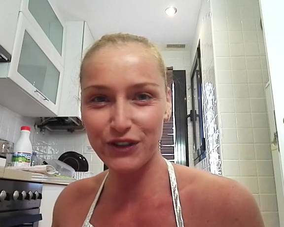 Kathia Nobili aka kathianobilixx Findom - 12-13-2017 OnlyFans Video - Who says, in the kitchen you cant be sexy Witch one would you choose My sweets