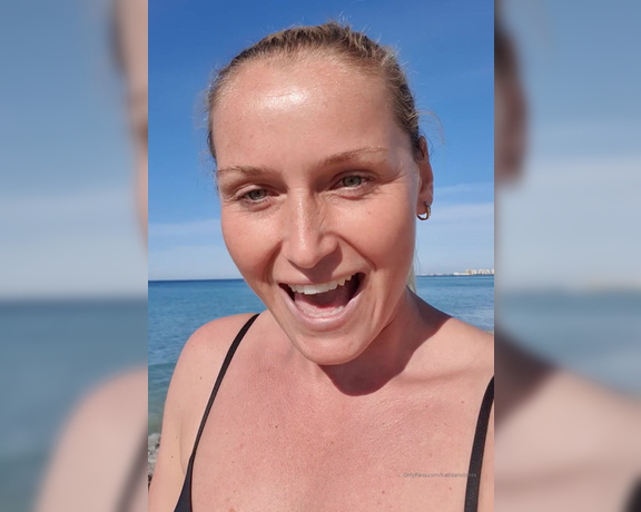 Kathia Nobili aka kathianobilixx Findom - 11-28-2019 OnlyFans Video - La Manga long walk