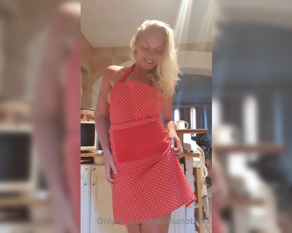 Kathia Nobili aka kathianobilixx Findom - 09-20-2020 OnlyFans Video - Kitchen tease for my naughty baby boy