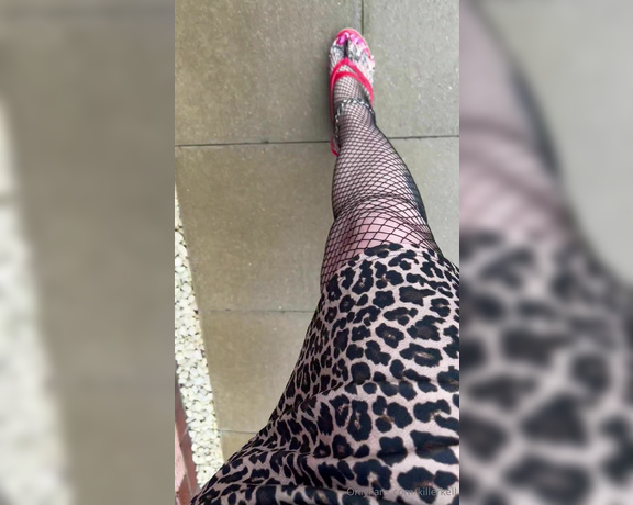 Killersexyfeets aka killerkell Foot Fetish - 04-28-2024 OnlyFans Video - Just off out for a drive with the hubby