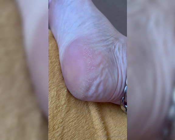 Killersexyfeets aka killerkell Foot Fetish - 06-04-2024 OnlyFans Video - I made this for my shit licker footslut but he doesnt deserve it for himself because