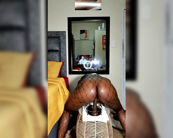 African Goddess aka msafricangoddesss Findom - 07-11-2024 OnlyFans Video - Can I twerk like this on your Dick  till you nut in me