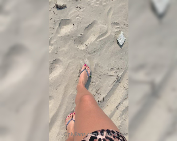 Caliupe Feet aka caliupe_feet Foot Fetish - 08-22-2021 OnlyFans Video - Feet on the beach