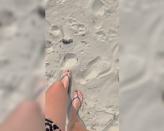 Caliupe Feet aka caliupe_feet Foot Fetish - 08-22-2021 OnlyFans Video - Feet on the beach