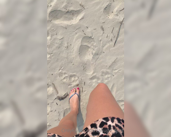 Caliupe Feet aka caliupe_feet Foot Fetish - 08-22-2021 OnlyFans Video - Feet on the beach