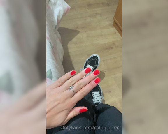 Caliupe Feet aka caliupe_feet Foot Fetish - 09-30-2021 OnlyFans Video - Red nails for my birthday today