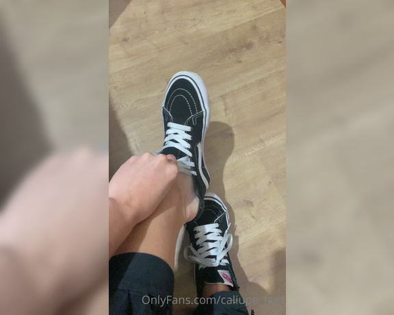 Caliupe Feet aka caliupe_feet Foot Fetish - 09-30-2021 OnlyFans Video - Red nails for my birthday today