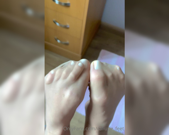 Caliupe Feet aka caliupe_feet Foot Fetish - 09-25-2021 OnlyFans Video - Thin socks And white nails