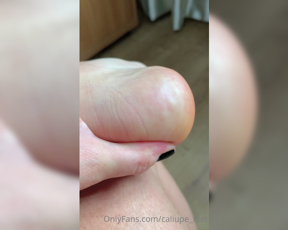 Caliupe Feet aka caliupe_feet Foot Fetish - 10-12-2021 OnlyFans Video - Calcanhar hidratado também temos