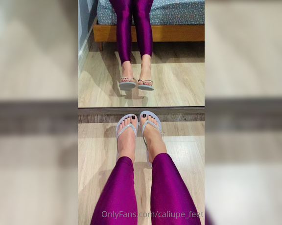 Caliupe Feet aka caliupe_feet Foot Fetish - 11-14-2021 OnlyFans Video - Amo admirar meus pés em frente ao espelho