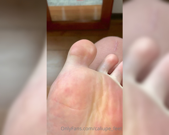 Caliupe Feet aka caliupe_feet Foot Fetish - 11-24-2021 OnlyFans Video - Viciada em vídeos no espelho