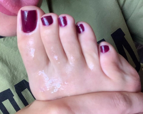 Caliupe Feet aka caliupe_feet Foot Fetish - 01-26-2022 OnlyFans Video - Uma delícia