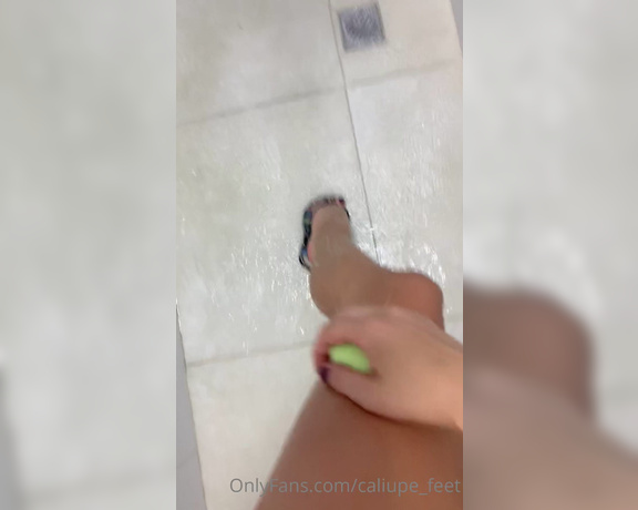 Caliupe Feet aka caliupe_feet Foot Fetish - 01-24-2022 OnlyFans Video - Morning shower  full 5 min video to sell in dm