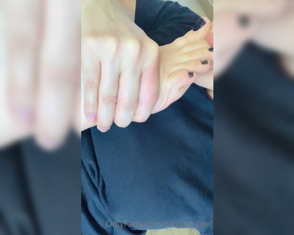 Caliupe Feet aka caliupe_feet Foot Fetish - 02-12-2022 OnlyFans Video - Have a nice weekend, everyone