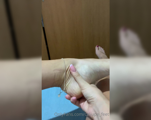 Caliupe Feet aka caliupe_feet Foot Fetish - 03-16-2022 OnlyFans Video - Soft and pink soles  I wanna receive a massage