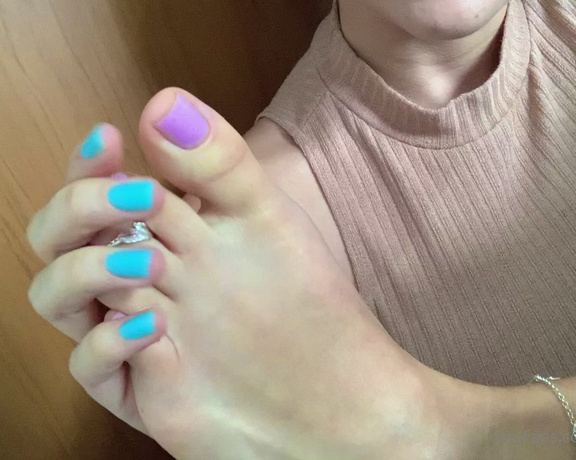 Caliupe Feet aka caliupe_feet Foot Fetish - 04-11-2022 OnlyFans Video - Pezinhos macios, cheirosos e gostosos