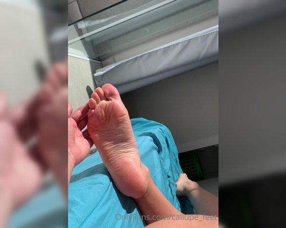 Caliupe Feet aka caliupe_feet Foot Fetish - 05-17-2022 OnlyFans Video - Um pouco de solinhas para vocês