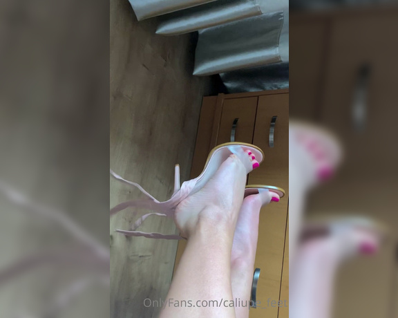 Caliupe Feet aka caliupe_feet Foot Fetish - 04-29-2022 OnlyFans Video - Last few days with this color