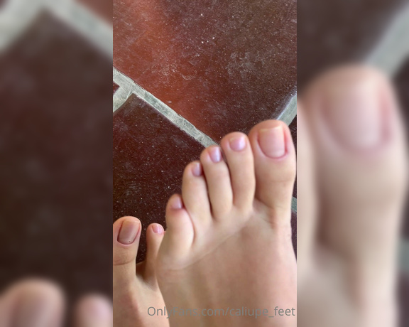 Caliupe Feet aka caliupe_feet Foot Fetish - 06-13-2022 OnlyFans Video - Morning  Clean nails  Bom dia, boa semana