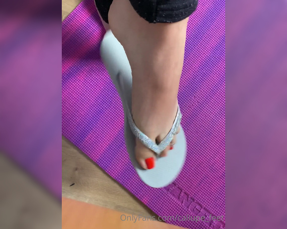 Caliupe Feet aka caliupe_feet Foot Fetish - 06-02-2022 OnlyFans Video - Cor nova, um tanto diferente Qual será dos meus sapatos combinam com essa cor para os