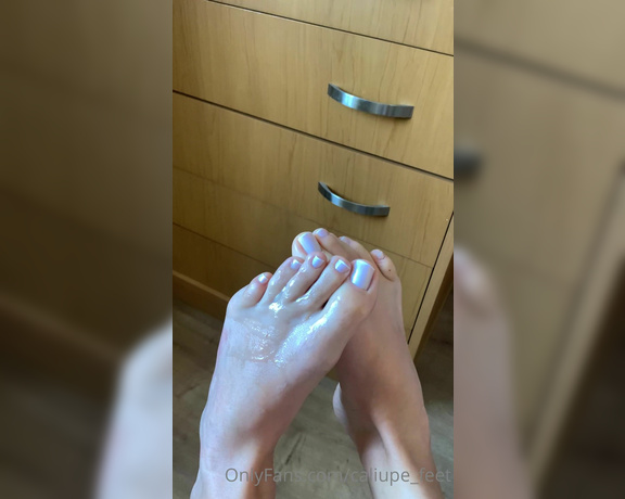 Caliupe Feet aka caliupe_feet Foot Fetish - 08-29-2022 OnlyFans Video - Good morning perverts My feet are well smeared and juicy, ready to be wiped with your