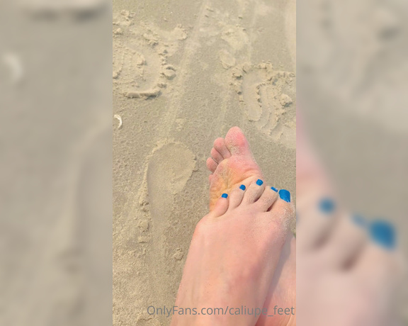 Caliupe Feet aka caliupe_feet Foot Fetish - 09-30-2022 OnlyFans Video - Estava filmando e admirando meus pés e as pessoas passando sem entender nada