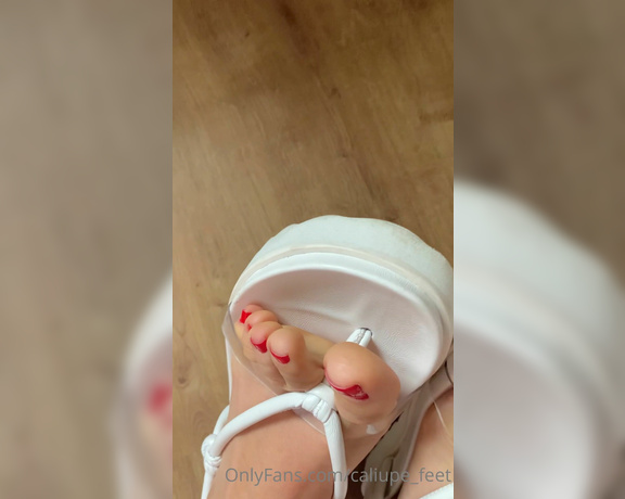 Caliupe Feet aka caliupe_feet Foot Fetish - 10-10-2022 OnlyFans Video - Ainda estou encantada com esse vermelho