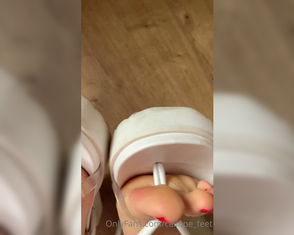 Caliupe Feet aka caliupe_feet Foot Fetish - 10-10-2022 OnlyFans Video - Ainda estou encantada com esse vermelho