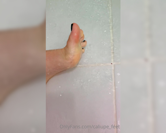 Caliupe Feet aka caliupe_feet Foot Fetish - 10-15-2022 OnlyFans Video - Minha rotina da manhã