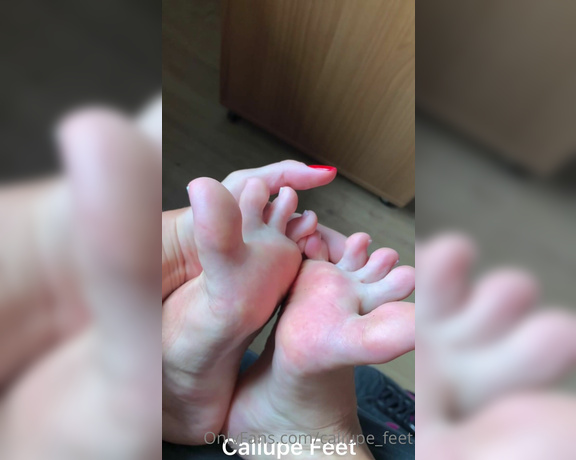 Caliupe Feet aka caliupe_feet Foot Fetish - 12-26-2022 OnlyFans Video - Combinação perfeita, francesinha e vermelho