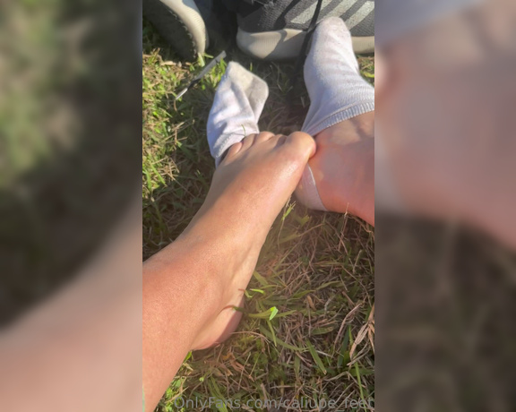 Caliupe Feet aka caliupe_feet Foot Fetish - 06-05-2023 OnlyFans Video - Depois das minhas caminhadas e corridas eu amo parar no parque, sentar e sentir a grama