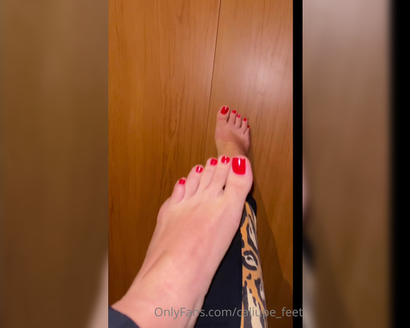 Caliupe Feet aka caliupe_feet Foot Fetish - 07-14-2023 OnlyFans Video - Me aquecendo e me preparando para esse dia de muito frio Bom dia queridos  Essa