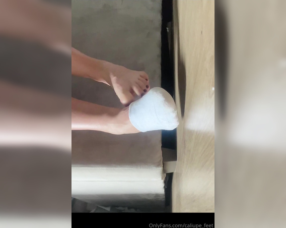 Caliupe Feet aka caliupe_feet Foot Fetish - 11-17-2023 OnlyFans Video - Pós academia e com cor nova