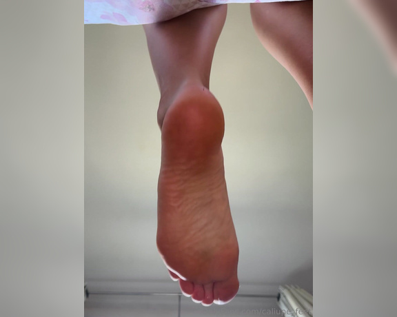 Caliupe Feet aka caliupe_feet Foot Fetish - 03-23-2024 OnlyFans Video - Um pezão na sua cara  A big foot in your face