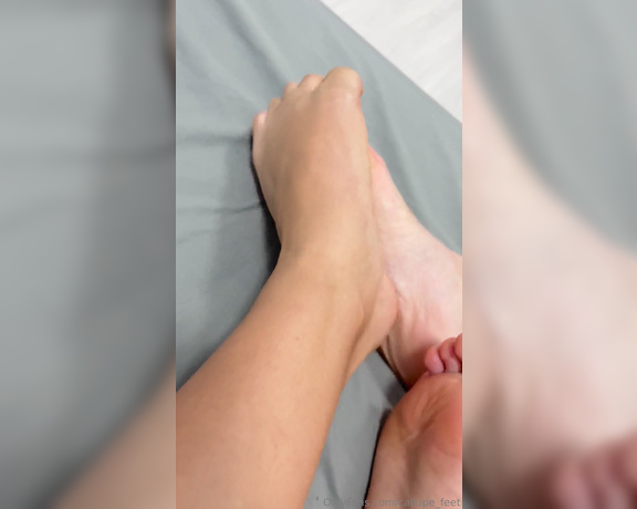 Caliupe Feet aka caliupe_feet Foot Fetish - 02-26-2024 OnlyFans Video - Quatro solinhas bem gostosas juntas