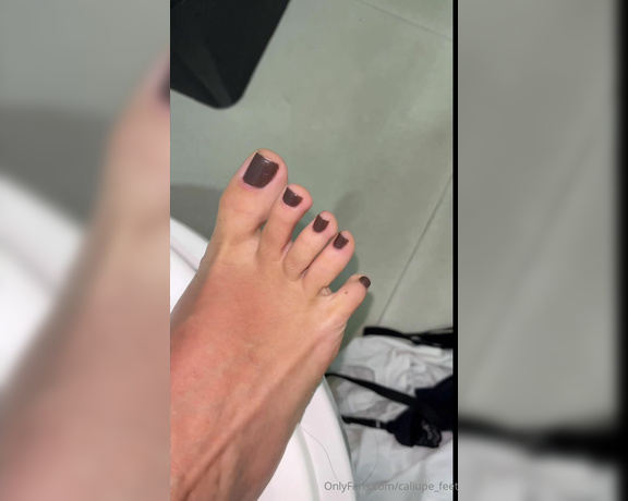 Caliupe Feet aka caliupe_feet Foot Fetish - 01-23-2024 OnlyFans Video - Hora do banho