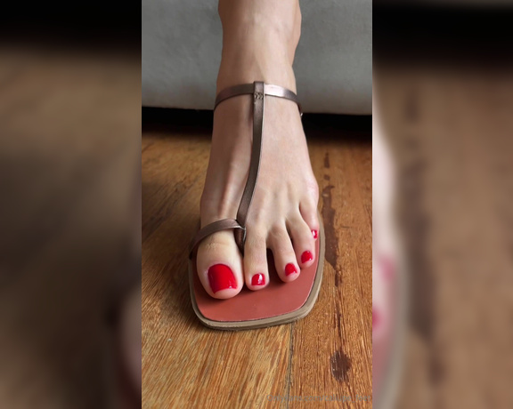 Caliupe Feet aka caliupe_feet Foot Fetish - 05-21-2024 OnlyFans Video - Quero que você se imagine beijando cada parte dos meus pés