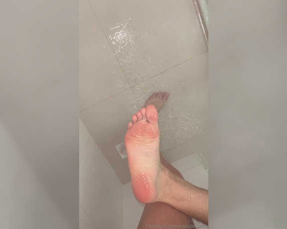 Caliupe Feet aka caliupe_feet Foot Fetish - 05-26-2024 OnlyFans Video - Sola gostosa