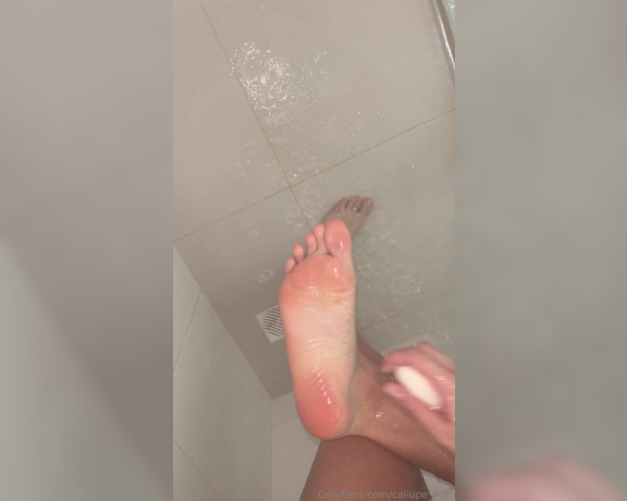 Caliupe Feet aka caliupe_feet Foot Fetish - 05-26-2024 OnlyFans Video - Sola gostosa