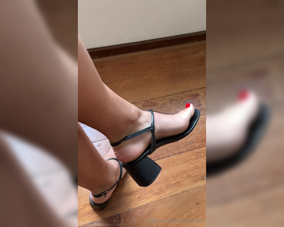 Caliupe Feet aka caliupe_feet Foot Fetish - 04-08-2024 OnlyFans Video - If you met me at work today, that would be your vision  Se você me