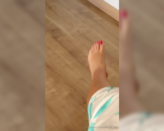 Caliupe Feet aka caliupe_feet Foot Fetish - 05-07-2024 OnlyFans Video - Hoje o dia foi de muito calor por aqui e eu não podia perder a oportunidade