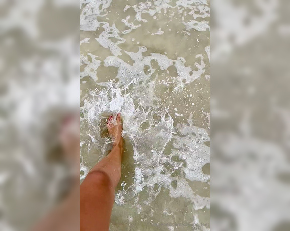 Caliupe Feet aka caliupe_feet Foot Fetish - 04-14-2024 OnlyFans Video - Pezinho em câmera lenta andando beira mar  vamos ignorar a diferença de cor do pé