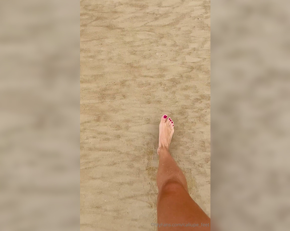 Caliupe Feet aka caliupe_feet Foot Fetish - 04-14-2024 OnlyFans Video - Pezinho em câmera lenta andando beira mar  vamos ignorar a diferença de cor do pé