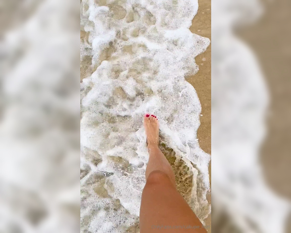 Caliupe Feet aka caliupe_feet Foot Fetish - 04-14-2024 OnlyFans Video - Pezinho em câmera lenta andando beira mar  vamos ignorar a diferença de cor do pé