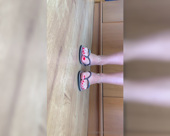 Caliupe Feet aka caliupe_feet Foot Fetish - 05-25-2024 OnlyFans Video - Unhas vermelhas, anéis e tornozeleiras, irresistíveis  Red nails, rings and anklets, irresistible