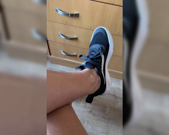 Caliupe Feet aka caliupe_feet Foot Fetish - 06-25-2024 OnlyFans Video - Toda vez que eu volto da academia e tiro meus tênis, eu lembro de vocês E