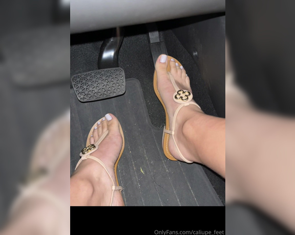 Caliupe Feet aka caliupe_feet Foot Fetish - 06-22-2024 OnlyFans Video - Get out of the way  Sai da frente